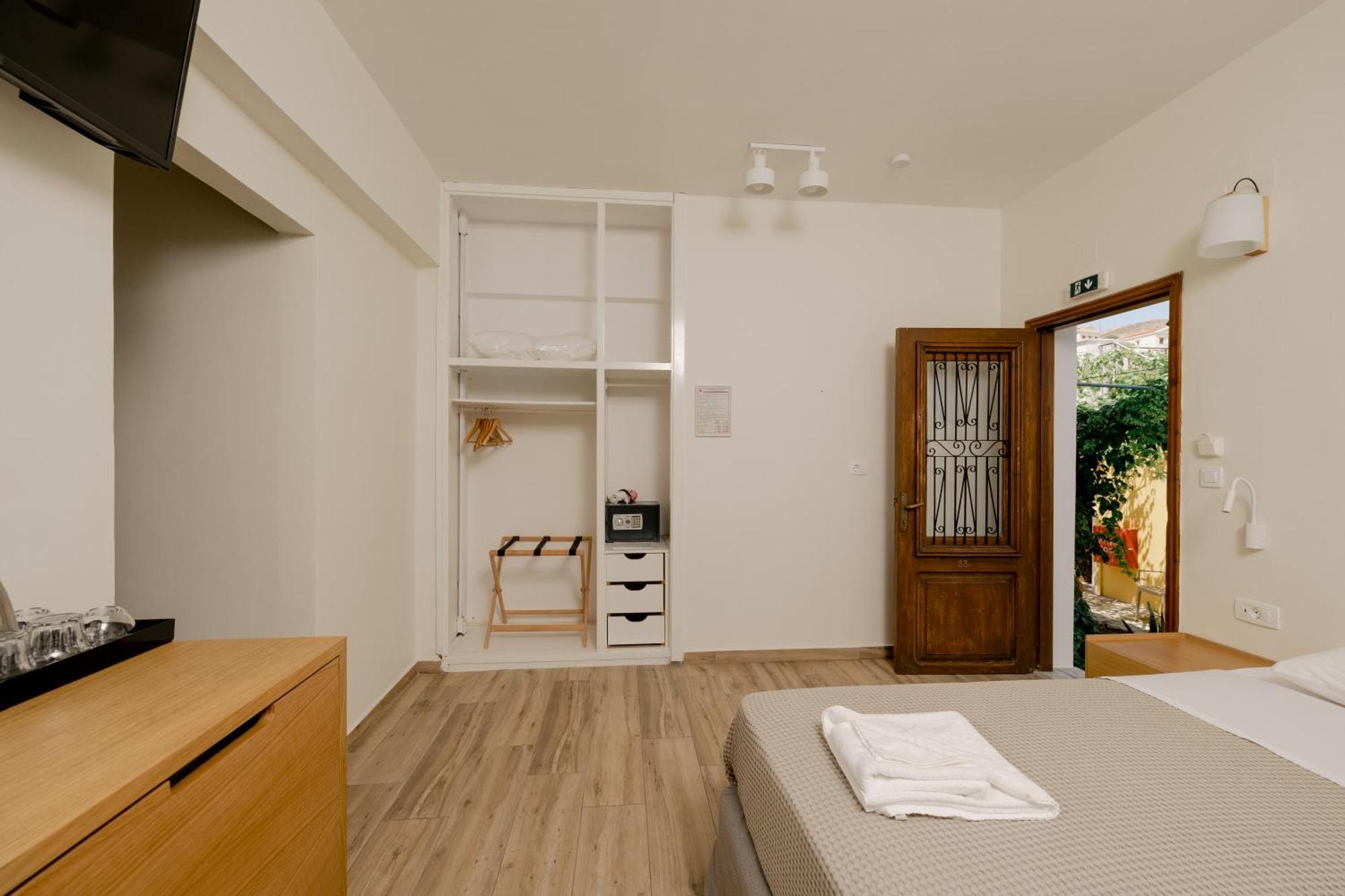 Opera House Aparthotel 4*